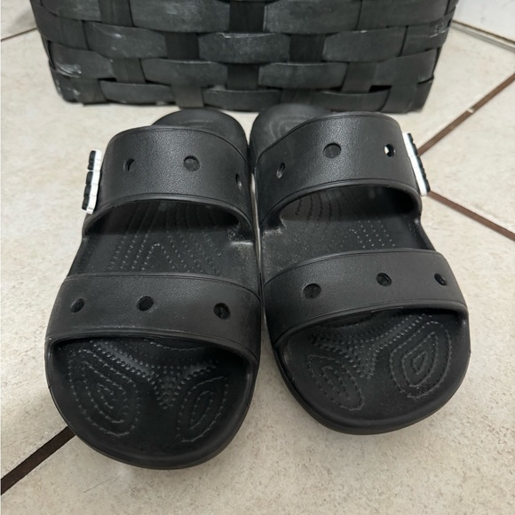 Crocs Classic Sandals for Ladies - Picture 2 of 5